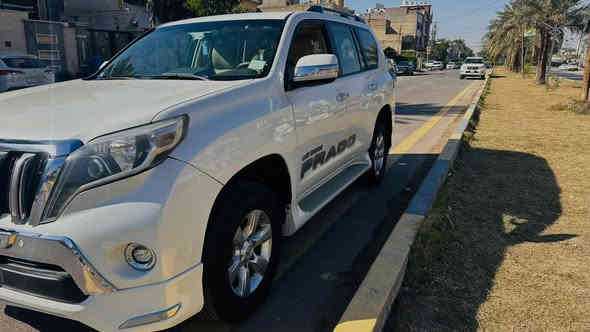 السلام عليكم 
برادو خليجيه VX موديل 2014
معروفه مواصفات VX يعني فووول للاخير فتحه بصمه كشنات جلد تدفئه وتبريد بالكشنات حتى الكشنات الخلفيه كهرباء بيها صبغ جاملغ الامامي الايسر والجاملغ الامامي الايمن وشويه من الباب على كد شبر تقريباً اثر طخه كير ومحرك مكفولات 
صدر جديد طخم تايرات جديد
مكاني بغداد مامتواجد على الفيس تلفوني *********** السعر 295
