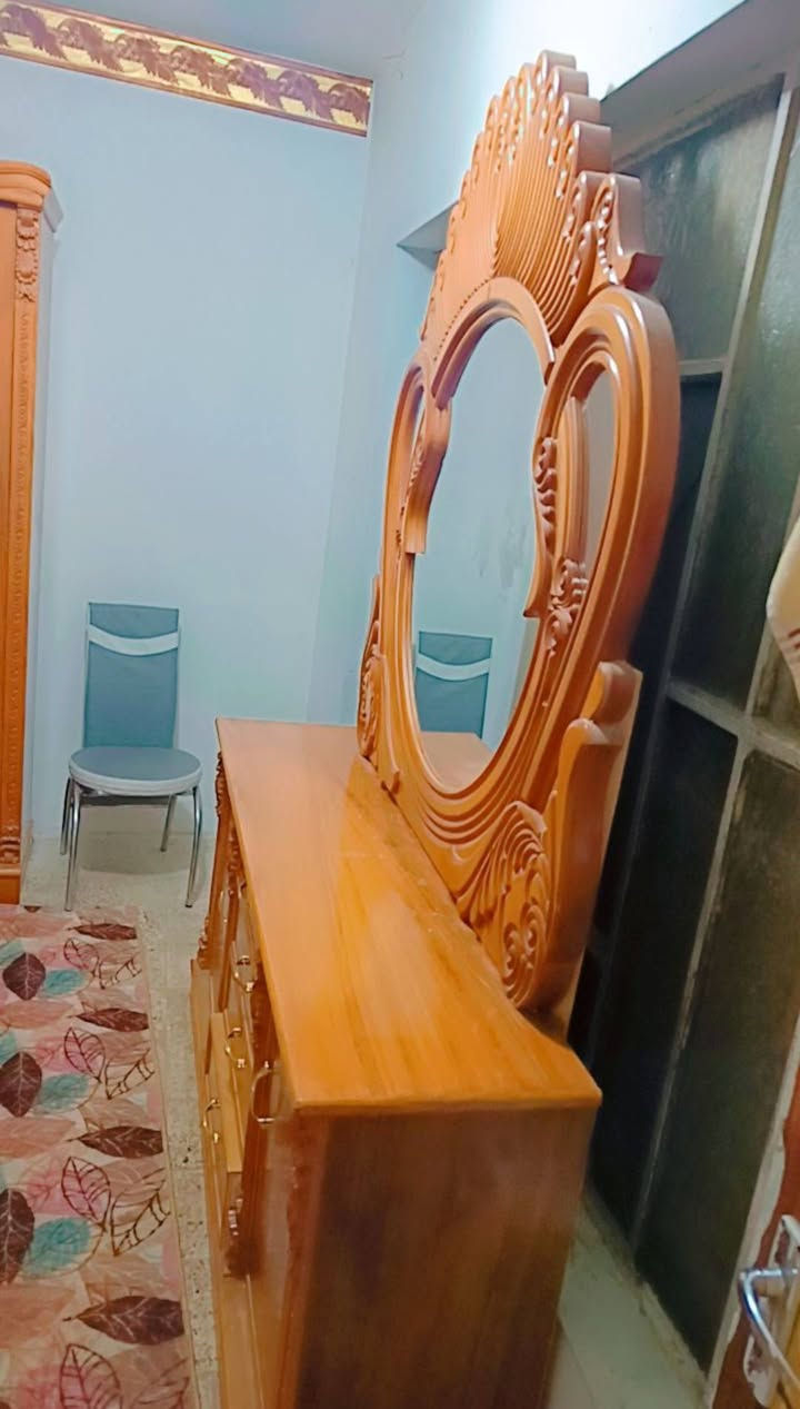 غرفه اخشاب نظافه 95بل ميه للبيع ***********
شرط جديده وما بيها اضرار 
عنوان كوت الخاجيه
