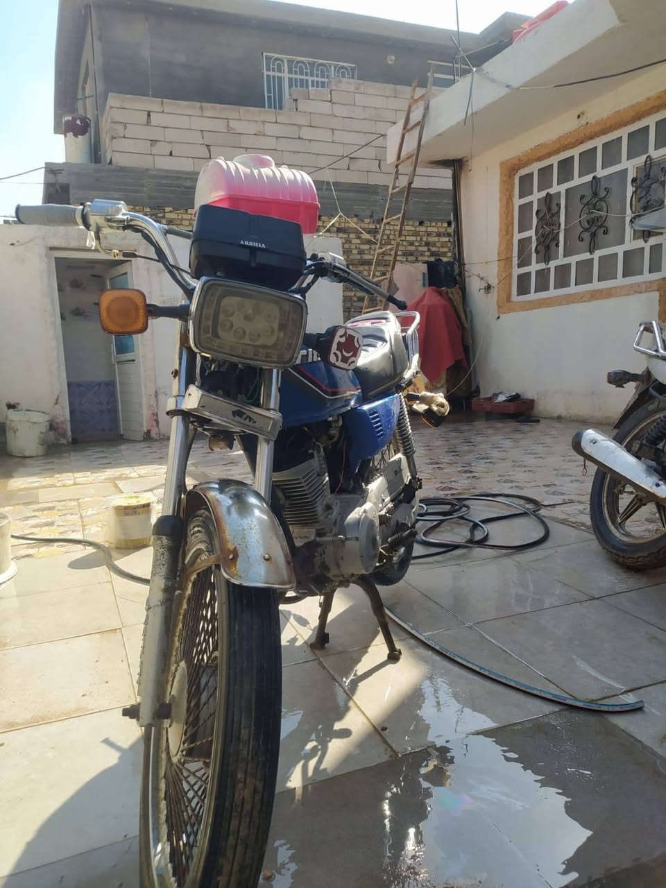 السلام عليكم دراجه للبيع أوراق اصولي المكان حله قرب شريفه السعر 300.  ***********
