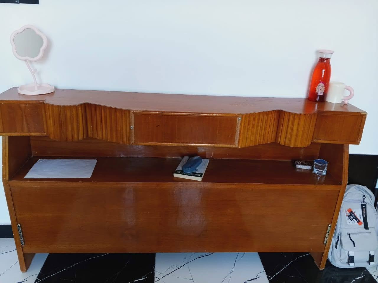 غرفة اخشاب نظيفة للبيع السعر ب800 الف وبيها مجال 
***********
