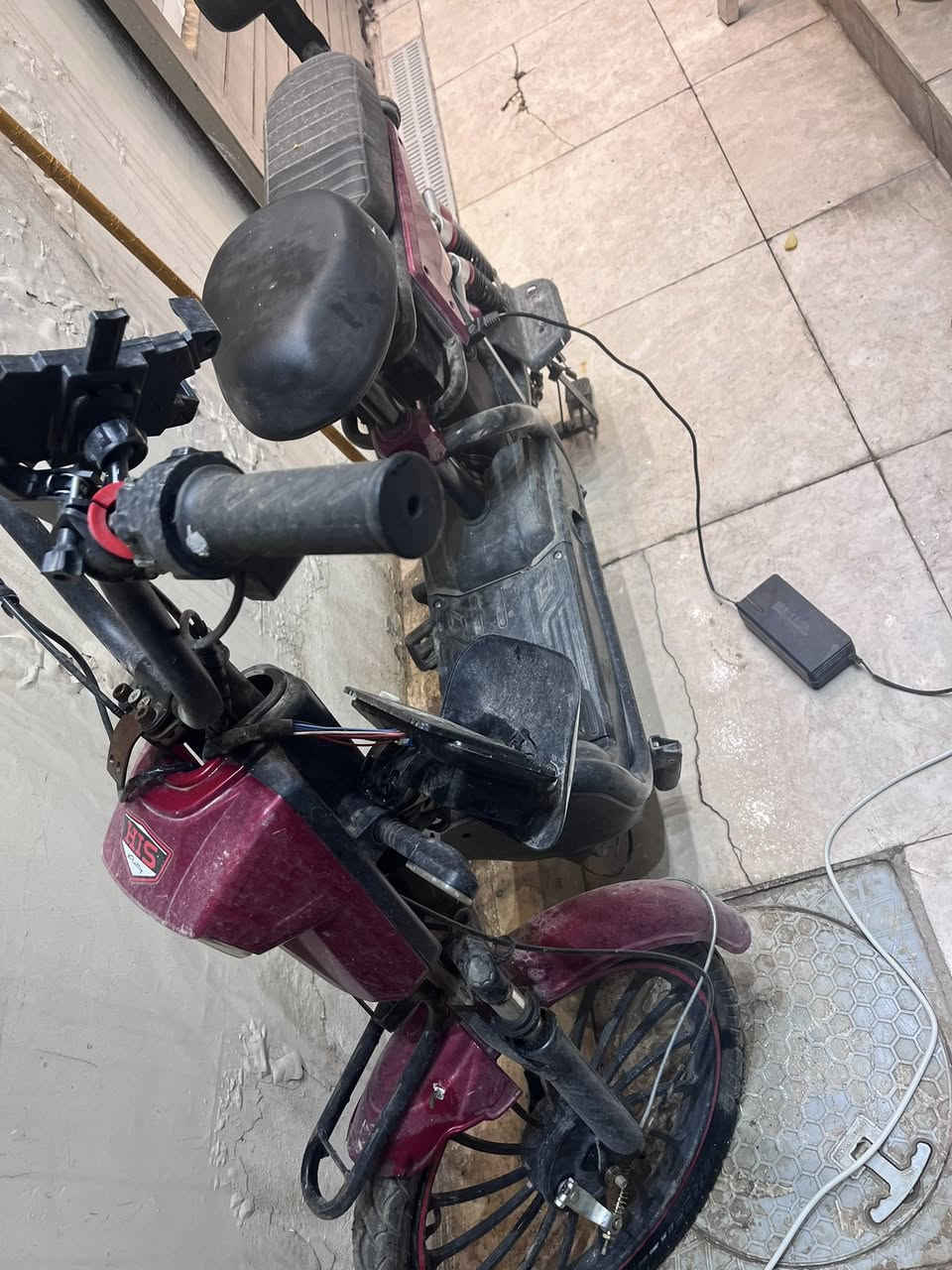 سلام عليكم دراجة شحن للبيع موديل 2025 دراجة شغالة بطاريات حيل نضيفة بس يحتاجلهة ترتيبات السعر خاص أو اتصل ***********موجود واتساب وموجود عادي رجاءً المو شراي لايتصل
