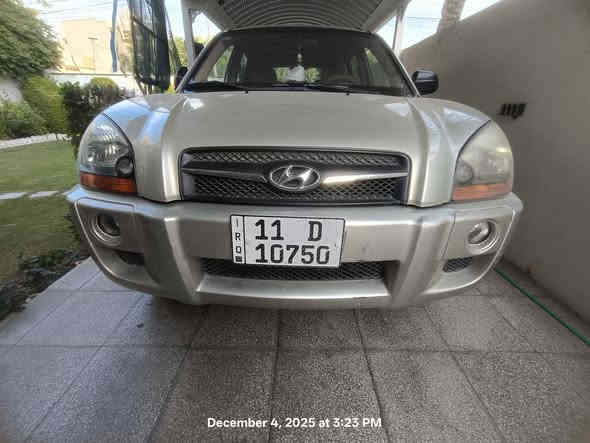 السلام عليكم
  للبيع توسان موديل 2009 لون شمباني محرك2000 دوش
 كير اوتو استلام الشركة العامة .
السيارة جديدة ماشية (20 الف) كيلو متر حقيقي و السيارة كلش نظيفة .
: مواصفاتهه 
فور ويل دكمة
سلايد
مري كهرباء
جامة السايق اوتو 
شادلهه حساس خلفي و لايتات زنون
مابيهه اي معجون و ما مبدلة بيهه ولا قطعة 
 بيهه شخوط بسيطة و مكحلة فقط موضحة بالصور.
سيارة مال جناي و ما متعوبة . كتلوكاتهه كاملة و سبيرهه منازل و بعدهه حته اللزكات مال شركة بيهه 
و تفويلهه سوبر فقط
تبريد ثلج
استعمال مال بيت قليل 
السعر (((135 ورقة)))  و بيهه مجال قليل للشراي
تحويل ثاني يوم 
 تعال و شوفهه و بيك خير و تدلل 
مكاني بغداد المنصور 
للتواصل خاص او عالرقم
***********
