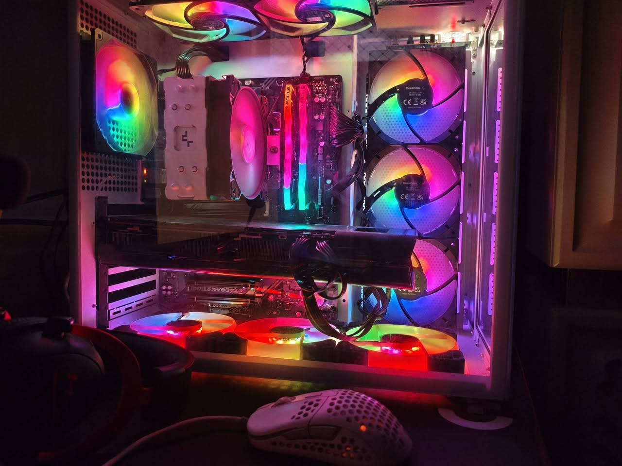 Cpu:Cor i5 14400f
Gpu:Rx 6900xt 16g
 Ram:(32) DDR5 6400mhz T-force
Motherboard: B760 DS3H DDR
Case:Gamemax Rgb
Storage:1TB m.2
شاشة ايسر 165h fhd
مكاني بغداد 
***********
