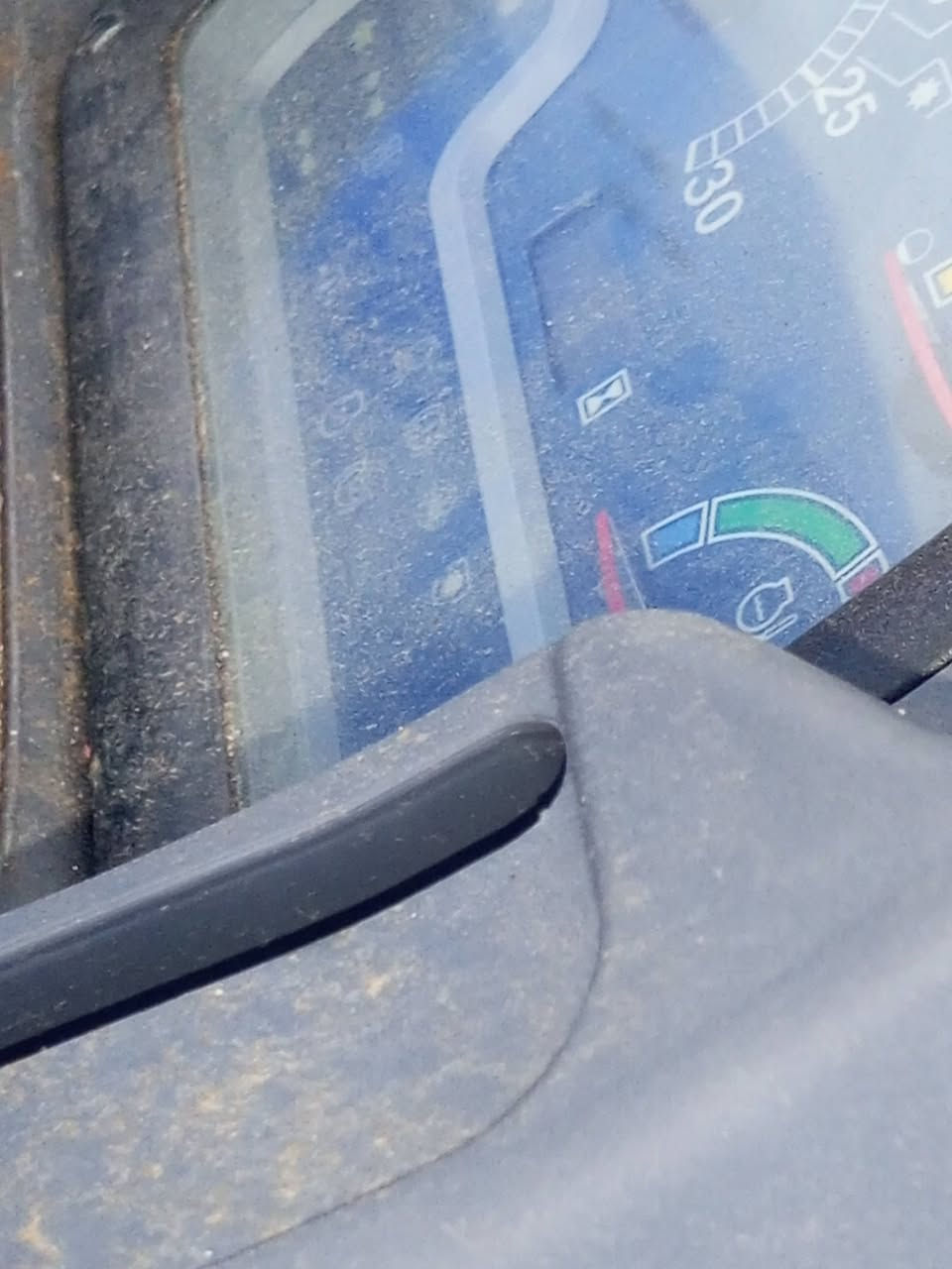 سلام عليكم نيوهولند 16رقم قادسية للبيع سعر 23وبيها مجال مكفولة كفالة عامة وكالة المكان كربلاء جديدة رقم الهاتف ***********
