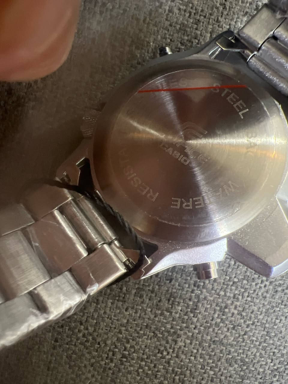 ✨ ساعة كاسيو الغواص (Casio Diver's) الأصلية - مينا أبيض ملكي ✨
الموديل: كاسيو دائرية (عقارب + شاشة ديجيتال صغيرة).
 السوار: ستيل (حديد) فخم ومتين حيل.
 المميزات: مؤشرات فسفورية تضوي بالظلام، إطار أسود دوار، ومقاومة عالية للمي.


**إذا كنت صاحب هذا الإعلان وتريد حذفه لأي سبب، رجاءا أرسل رسالة إلى الدعم الفني**