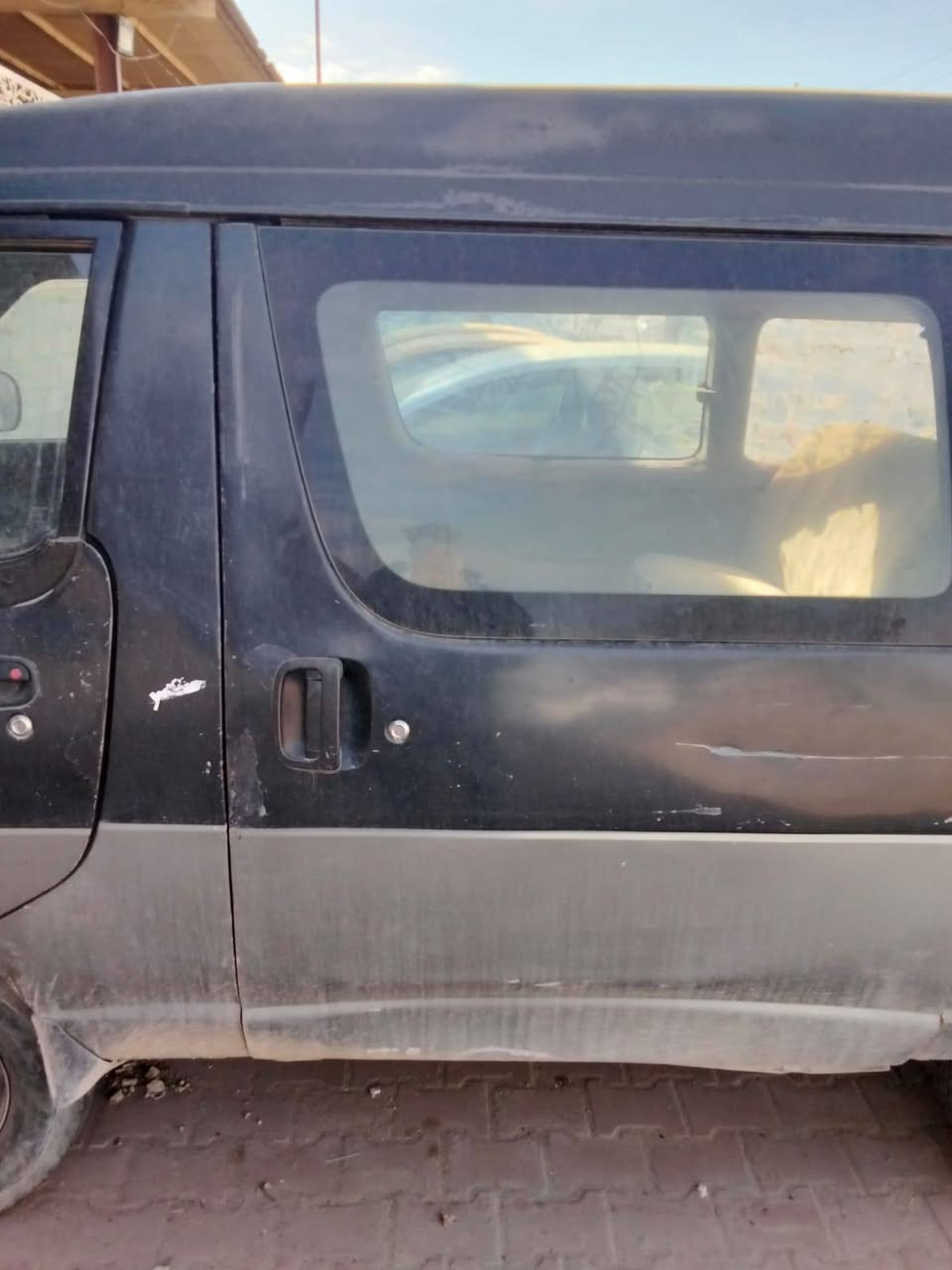 سيارة فارة للبيع محرك ومكينه ففتي مكففوله موديل ٩٢ سنويه نافذه لغايه ٢٨ مكفوله من كلشي السعر ٢٣ 
تفاصيل اكثر متواجد ع واتساب وهذا رقمي بي واتساب ***********
