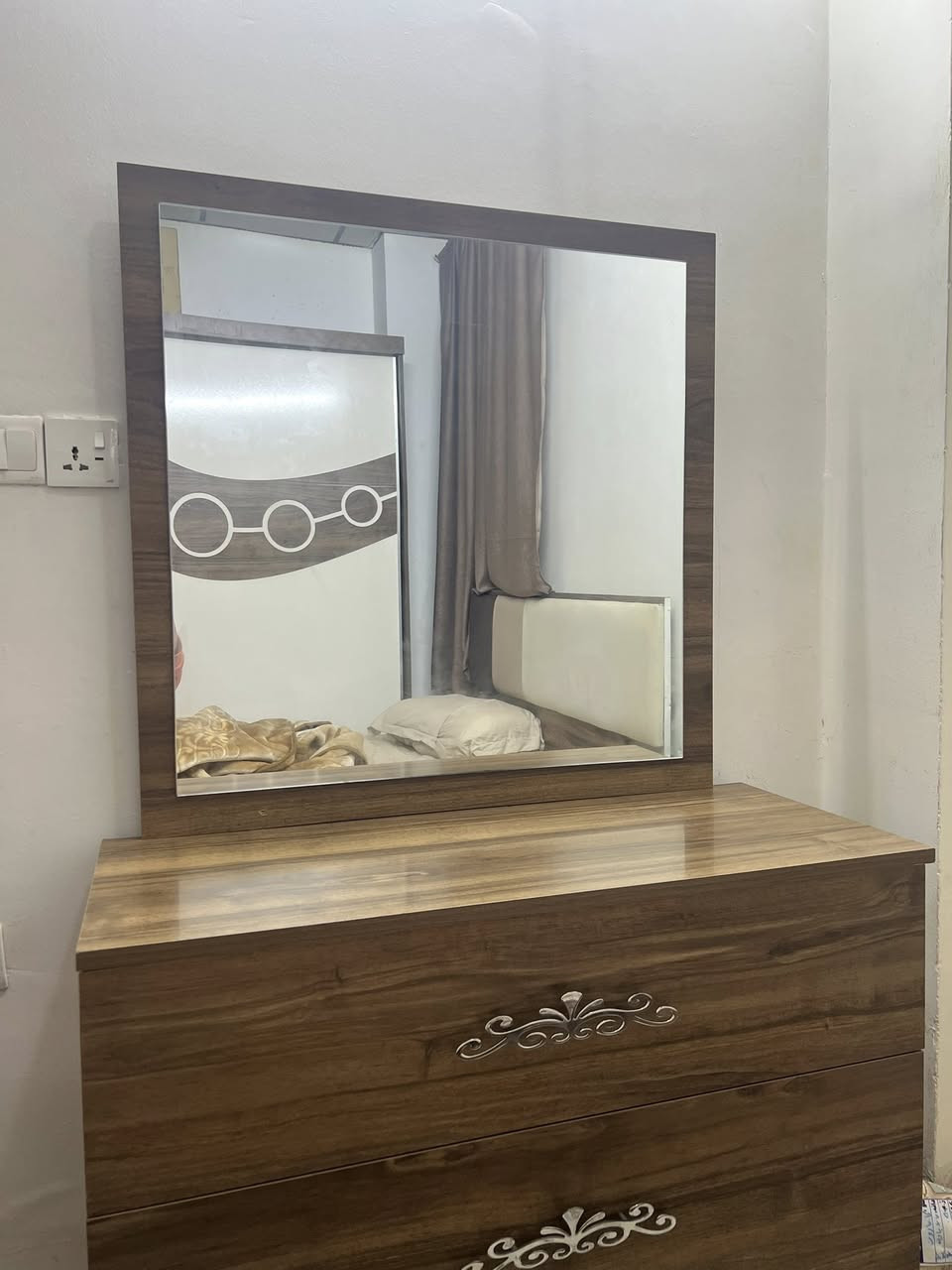 لە سلێمانی : تاقمی نوستن دوو کۆمیدی و مێزتەوالێت و سستەمێکی دوو نەفەری بە تاقمی سەر سستەمەکەوە  بۆ نرخ تەلەفون بۆ ئەم ژمارەیە بکەن   ***********
