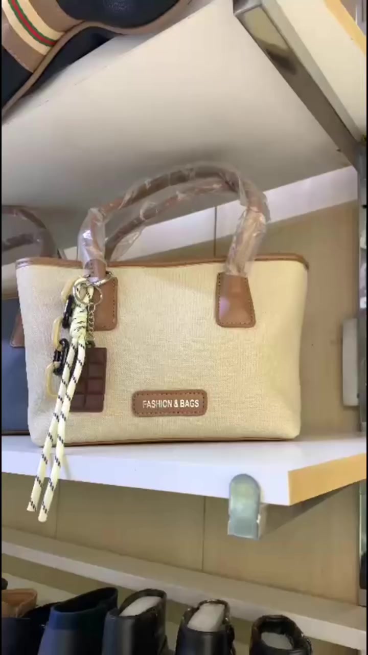 قمة الاناقة والجمال 🥰

موديلات حديثة وحصري 

احدث موديلات للحقائب النسائية 

بتصاميم مختلفه وحصريه😉

موديلات انيقة تناسب جميع الاذواق 🌹

كما يمكنكم الشراء عن طريق خدمة التوصيل 

كافه محافظات العراق 🇮🇶. 5.000 

للحجز والاستفسار ***********
______________________
العنوان   بابل المسيب شارع البلديه فرع ابو دعاء.
