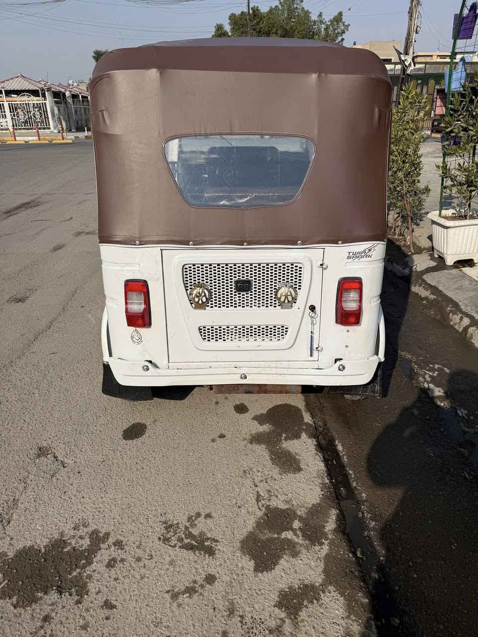 السلام عليكم
تكتك ٢١ شهر ١١ تكتك نضيفة وحلوة اي نقص مابيها بيها ضربة يم البكلايت بسيطة وبيها طخطخات ومعمرات 

ملاحضة التكتك بيها بداية تنقيص يعني يرادلها تجفيت والمحرك مامفتوح جاي تنقص عدي نص لتر بيها خياسات بس الدوس 
دوشمة جديدة كاعيات جديدة مسجل جديد التكتك جاهزة من كلشي 

يعني اذا تريد تصرف عليها فقط مال تجفيت بوشة وبستم 

مكاني بغداد الجديدة النعيرية 
***********
