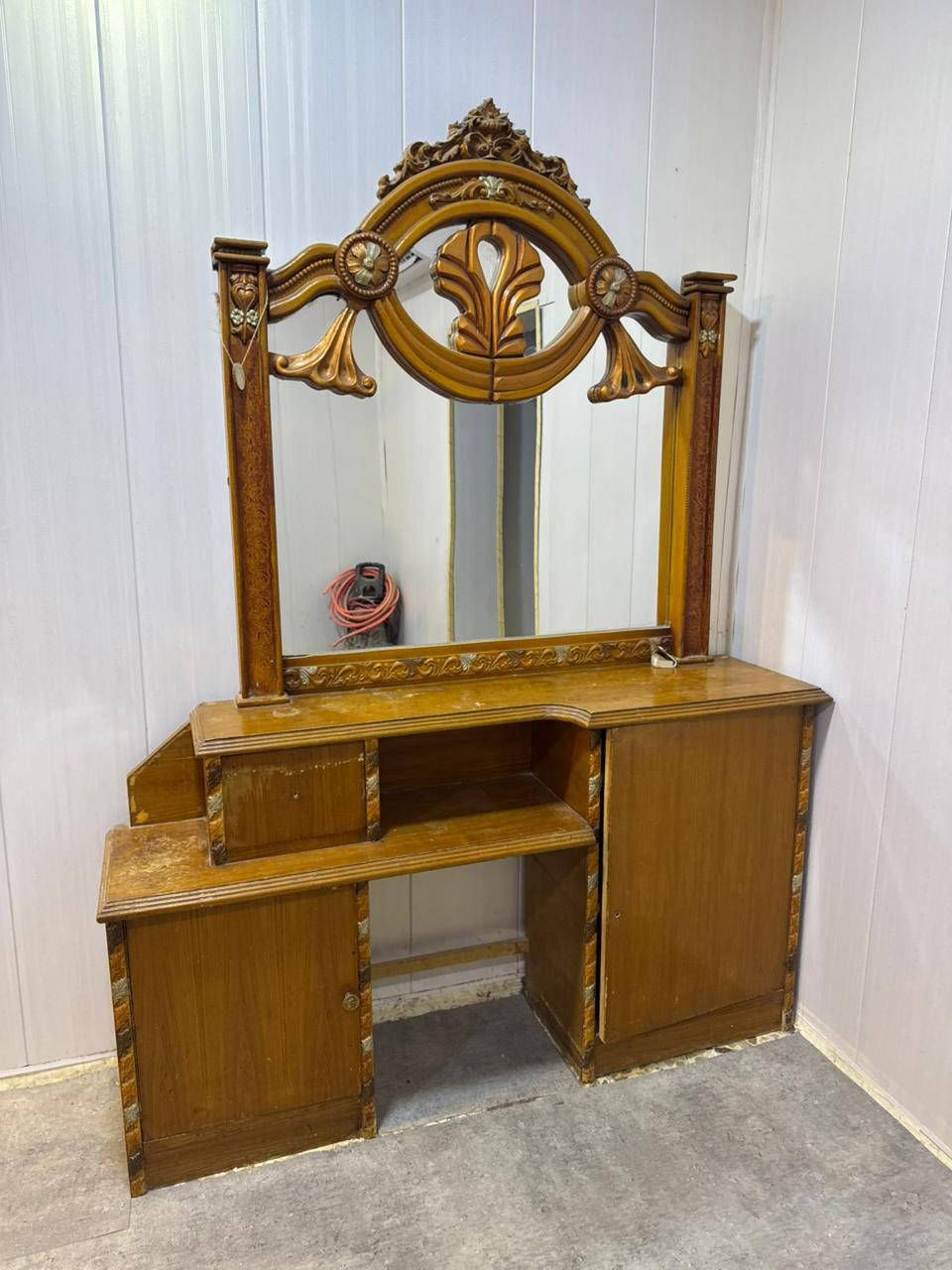 غرفه اخشاب مستعمله للبيع في البصرة الهارثة السعر 450 وبي مجال الرقم ***********
