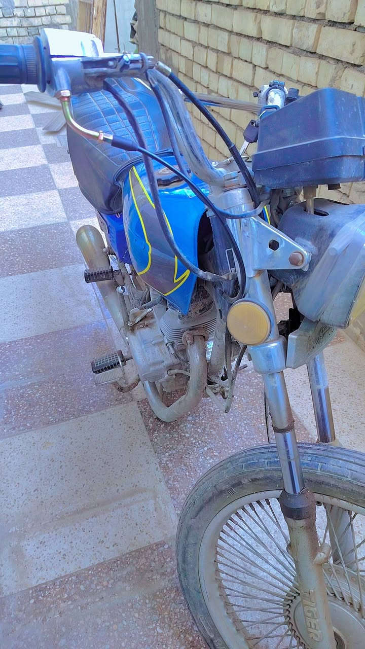 سلام عليكم شباب دراجه نضيفه مكينه مقفله لسعر  350 وبيه مجال المكان واصط الصويره استفسار عن ***********🫴
