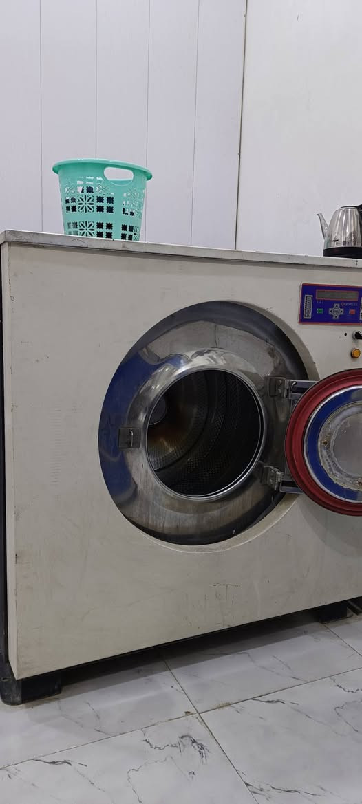 السلام عليكم
مكوى متكامل للبيع
 (الموقع الناصرية مركز المدينة) 
نورفا تركي جنح ستيل سحب دفع مسدس بخار
غسالة بطانيات تركي قلاب جهتين هزاز
غسالة ملابس سامسونج18 كيلو 
حراري امريكي
للأستفسار ***********
