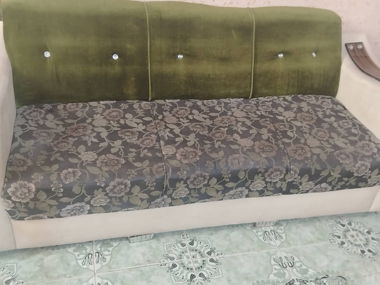 للبيع تخم تزكام انجاره تلاث قنفات وكرسيين عشر مقاعد. المكان حله سياحي


**إذا كنت صاحب هذا الإعلان وتريد حذفه لأي سبب، رجاءا أرسل رسالة إلى الدعم الفني**