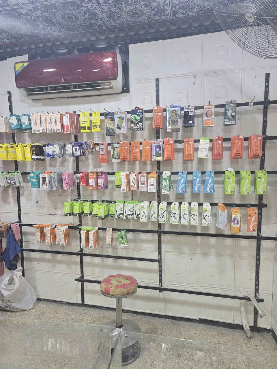 محل مبايلات للبيع معه كافة ملحقاته عنوانه كوفه شارع سهله مقابل مستشفى العراق التخصصي لأستفسار ***********وتساب
