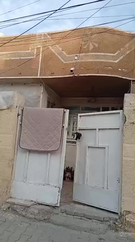 70 متر للبيع ركن مربع شارع الشركه طابق واحد خدمات مسقط غرفه واستقبال ومطبخ بسعر 37 بمجال بسيط رقم الهاتف ***********
