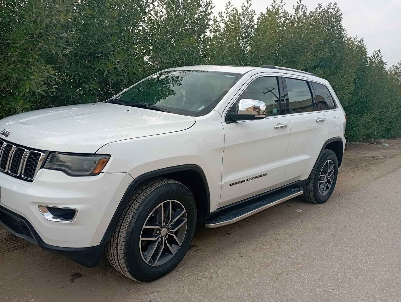 السلام عليكم
جيب جراند شيروكي 2017 ليمتد رقم بغداد دولي السياره باسمي تحويل مباشر فول مواصفات 

لايت بلاك زنون

دواخل جلد بيجي

كشنات الامامي تدفئه وتبريد

الستيرن تدفئه وتبريد

الكير ومحرك مكفول

تبريد مكفول

إيرباك سليم

حساس خلفي

بلوتوث حاكيه

شفتات ستيرن

ماشيه 78

رقم الموبايل ***********
