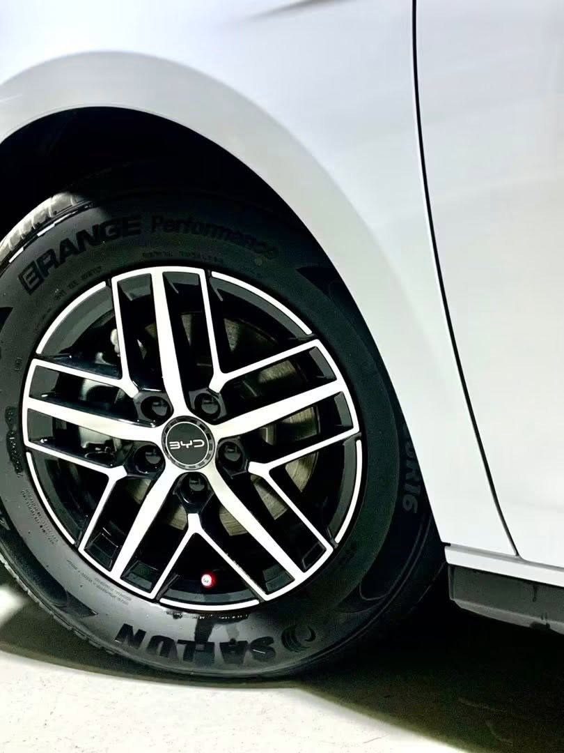 السلام عليكم
BYD سيل 5 للبيع فقط اعتذر عن المراوس والاقساط 
مكفولة كفالة عامة بدون لا شخط ولا شي فقط رصعة جدا بسيطة ما مبينة صايرة بالباب الخلف السكن 
ماشية 11 الف 
اللون ابيض 
ويل كب كروم 
الشحن 55 كم 
التفويلة 2000 كم 
كشنات مغلفة مع تغليف الجلد الابيض الداخلي .
كافة ملحقاتها موجودة (شاحن + منفاخ + + فوم وعدة بنجر + مثلث طوارئ وسترة + ماسحات + طفاية + حبل )  
السعر 19 مليون و200 الف 
هـ ***********
العنوان كربلاء 
علماً سبب البيع اريد اخذ BYD سونك L 
ابو المغدسة وابو السبحة وجيس الحب اعبر المنشور الحجي مو يمكم
