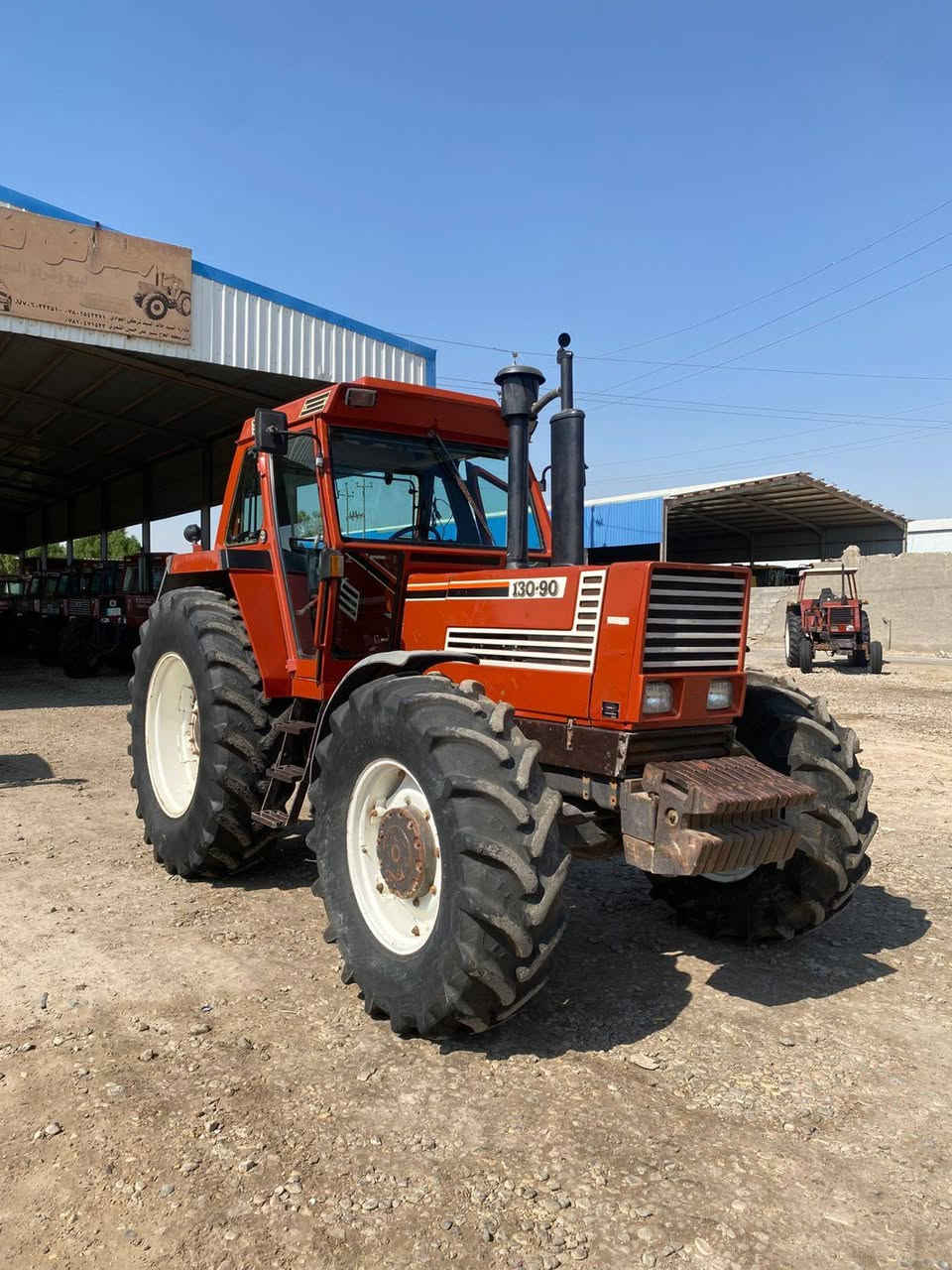 السلام عليكم مكينه فيات للبيع حجم 130اكسن بارز تكمه عريضه مكان ازبيديه معرض ضفاف  رقم ***********
