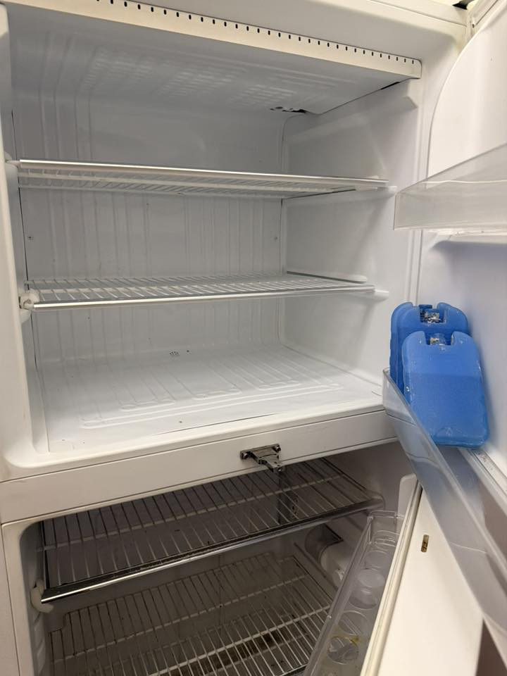 ثلاجه ماركة crafft مستخدمه نضيفه
السعر 250 الف
***********
