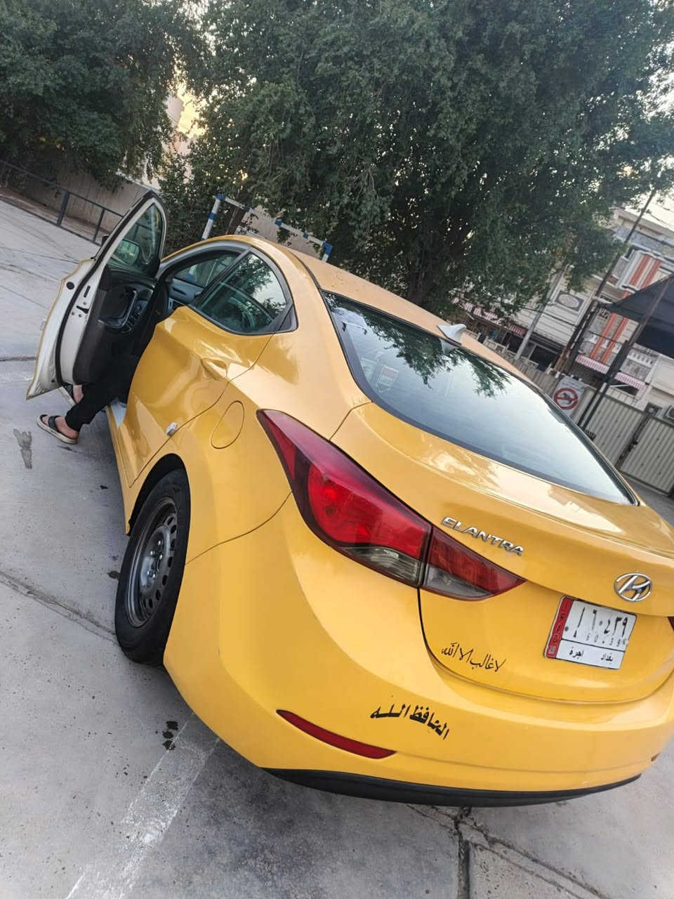 الانترة للبيع كير محرك كفاله ٢٠١٤ سيارة دوشة سيارة ليبل واحد والعراق جاملغ أمامي واحد السعر ١٠٥ وبيها مجال حك الجيه ***********
