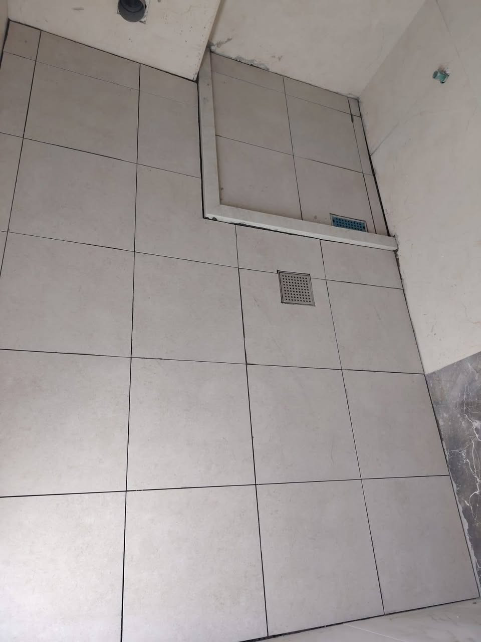 خلفه سيراميك جدار وارضيات متفرق حاليا
***********
