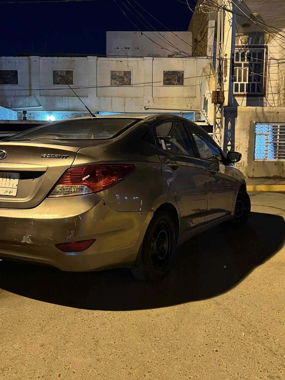 اكسنت 2013 خليجي ضربه بس جاملغ وبيها رقم ذيقار مالكها بلديوانيه سياره نضيفه ***********
