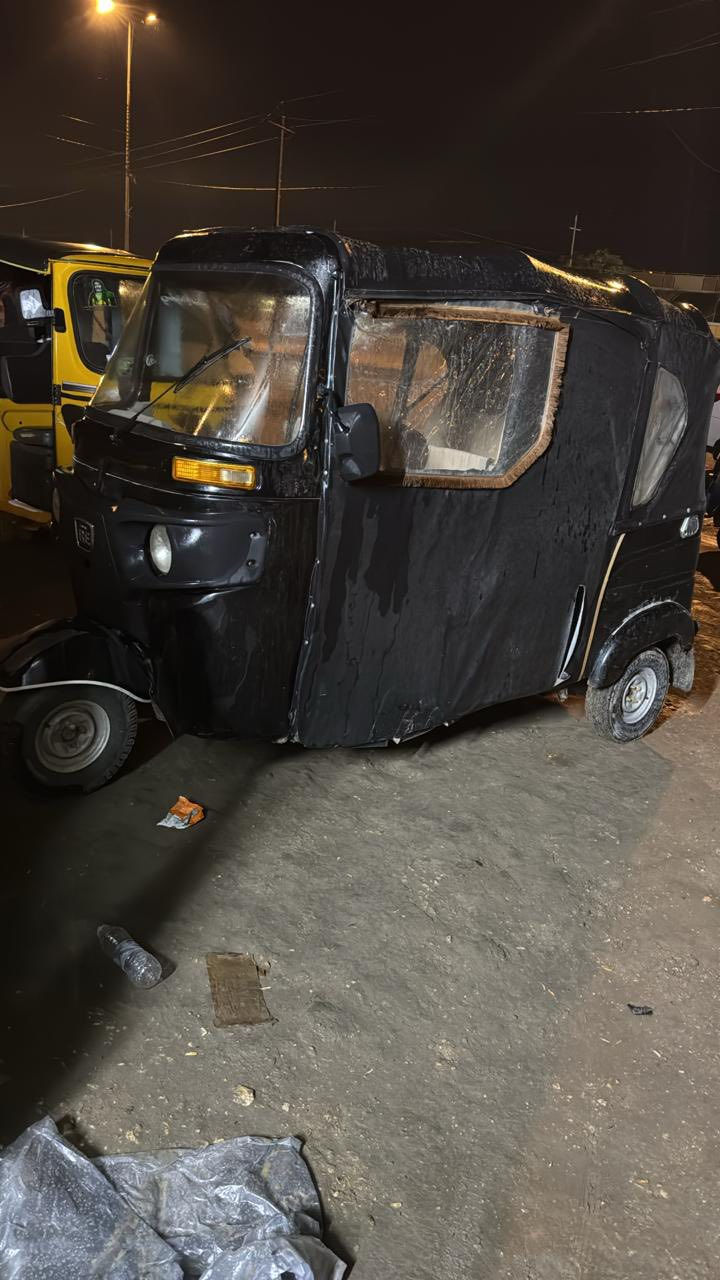 السلام عليكم تكتك موديل 2021لون اسود أوراقه مغسولات باقيات بيه استنساخ بس واكاتبك عن السرقه وقانون وعشائر مكاني الحمزه الغربي خاص مغلق فقط اتصال 📞 (***********)
