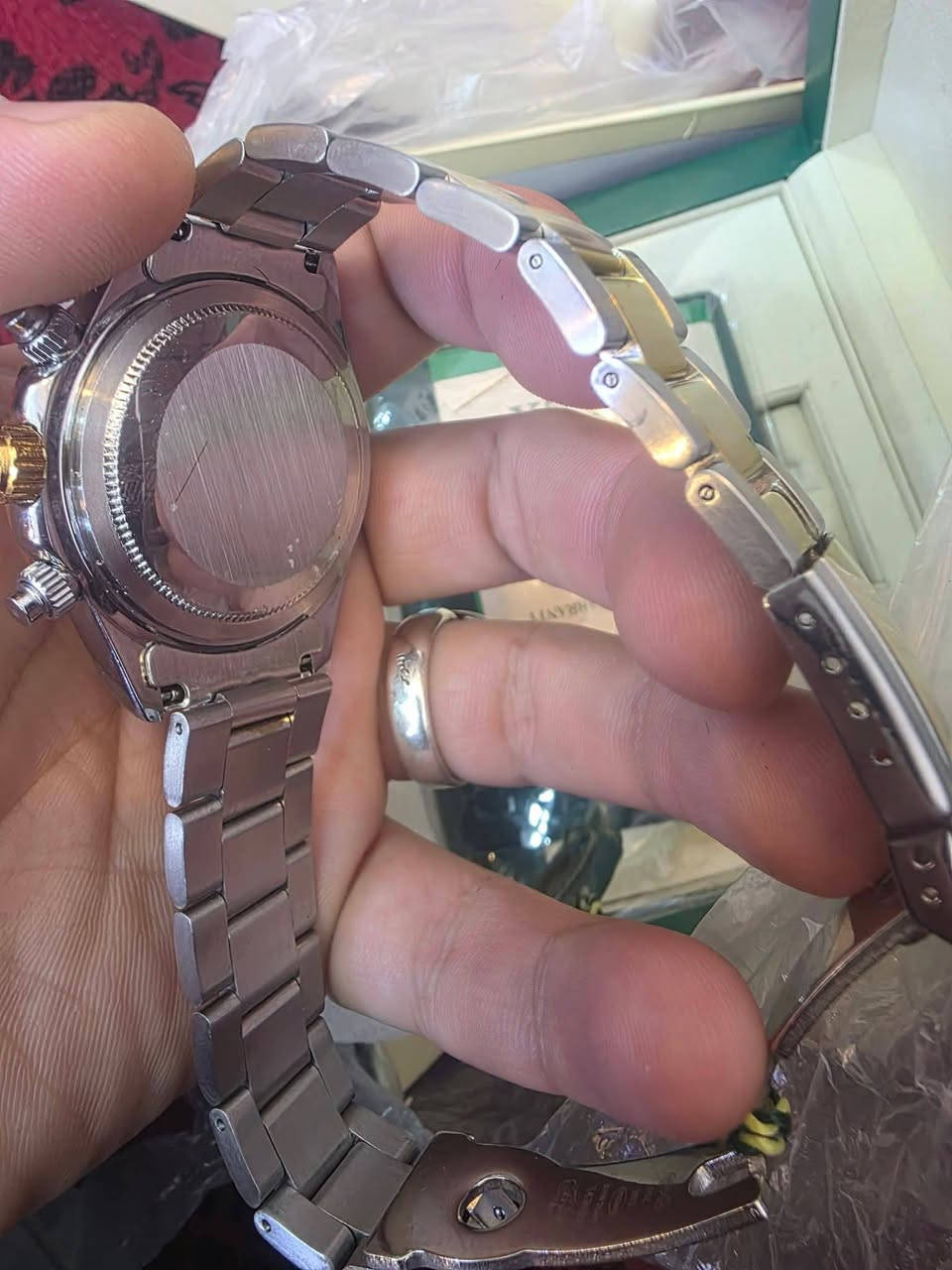 رولكس دايتونا نظام الستوب وتش اميال شغالة وزنها ثقيل قطعة سوبر ماستر مع كافة ملحقاتها مختومة سعرها ٥٠ الف متوفر توصيل


**إذا كنت صاحب هذا الإعلان وتريد حذفه لأي سبب، رجاءا أرسل رسالة إلى الدعم الفني**