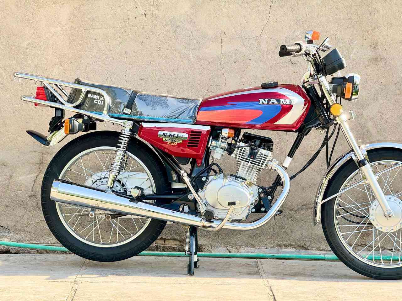 السلام عليكم
للبيع
 رقم وسنوية انكليزي مداور بسمك ثاني يوم شاصي 22وتعميرة 25 تعمير كلة اصلي ومختم  الشراي يتفضل خاص او الاتصال ***********
