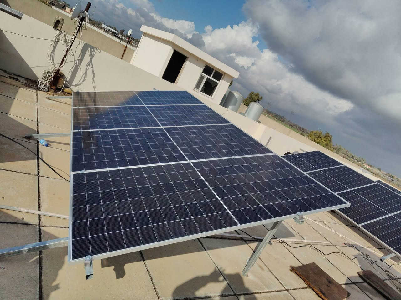 نحو القمة بثقة وإصرار.أنطلقت فرقة مكافحة الظلام والتصحر  لأداء مهامها
شركه التساهل للطاقه الشمسيه 
شمعة #مضيئة #لجميع           #الاماكن #المظلمة 
عملنا اليوم  السبت في تاريخ2026/1/10
 تم بفضل الله تجهيز منظومة طاقه شمسية المنزل الاخ سجاد اشرف عبدالله محافضه كركوك ناحية تازه 
 شايف الف خير  
ضمن الرقعه الجغرافيه ا لمحافضه كركوك    تجهز المنظومة المنزل  ب 25انير   نهاراً بالاضافةالى 15 انبير  ليلاً 
مكونات المنظومة: 
🔵 الواح الونجي 650واط  ذات كفائة عالية.  
.  بضمان 15 سنه

الانفيرتر الاول الغني عن التعريف

🔵جهاز انفيرتر نوع فلستي حجم.8كيلو,(35انبير) بضمان 2سنه
🌎 بطاريات  اليثيوم    15كيلو  اي سي بضمان 5سنه البطاريه الأولى في العراق. بضمان خمسه سنوات 
🔵قواطع dc وجوزات ذكية.
  مع أسلاك خاصة بالطاقة الشمسية
🔵الهيكل المعدني مصنوع من حديد ثقيل مغلون ضد الصدأ وبسمك 2ملم  فعلي. 

صيانة دورية بامهر الفنين الصيانة دورة سنة كاملة مجانية 
فريق مختص للاستشارات المجانية والتوعية للمنضومات.....

شركة التساهل للطاقة الشمسية قضاء الحويجه 

العنوان:
قضاء الحويجه بصف سيطره الدبس مقابل ملعب الرستم طريق الحويجه العباسي  

للحجز والاستفسار الاتصال على الأرقام التالية :

فيصل ***********
***********
حجي عطاالله ‭0770 102 2401‬

#لونجي -ثقة-آلاف-من-المستخدمين

فيصل عوفي مدير قسم الشؤن الفنية***********
واتس اب 📱***********
