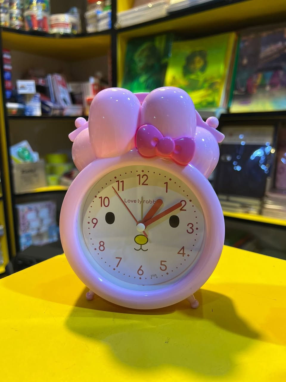 ⸻

⏰✨ ساعة أم المنبّه… صوت الأصالة في كل صباح ✨⏰

ابدأ يومك على نغمة الزمن الجميل
ساعة أم المنبّه تجمع بين الشكل الكلاسيكي والدقّة العالية، قطعة أنيقة تزيّن المكان قبل ما تنبّهك للوقت.

🕰️ تصميم أنتيك كلاسيكي
🔔 رنين واضح وقوي
🏺 مناسبة للبيت، المكتب، والمكتبة

قطعة تحبّها العين ويعتمد عليها الوقت.

📍 متوفرة الآن في مكتبة الولاية
📍 كوت – حي جهاد – نهاية شارع بيت صبر
📞 ***********

⏰ مكتبة الولاية… لأن الوقت له قيمة ✨
