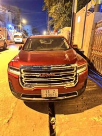 جمسي اكاديا موديل 2023 نصف فول والحادث قطعه باب الصدر   للبيع والسعر (...