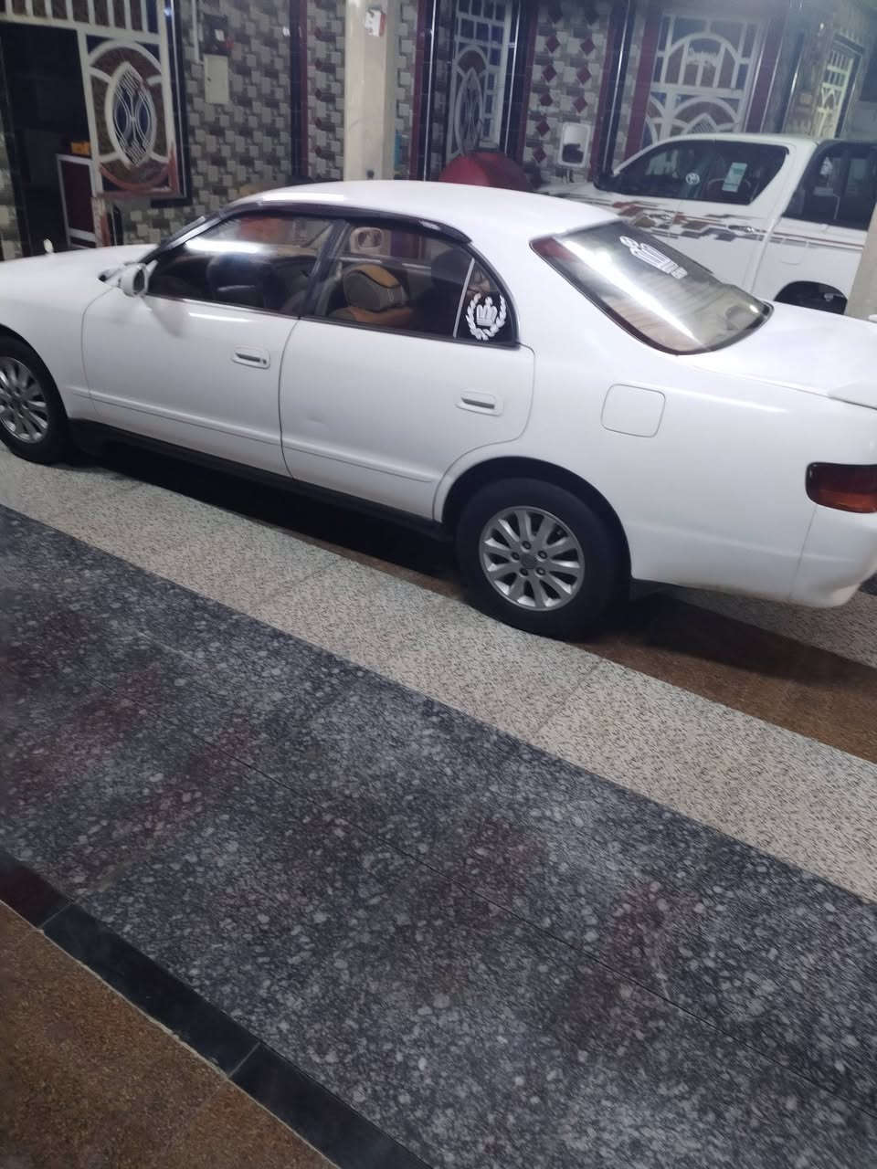 سلام عليكم شيزر موديل 2000 رقم كربلاء مكفولة كفالة عامة من جميع النواحي تبريد شغاله كهربائيات من طول لطول شغال تخم تاير جديد حداديه توه نفضتهه مكاني بصره سعر السياره(٦٦) وبيه مجال ***********
