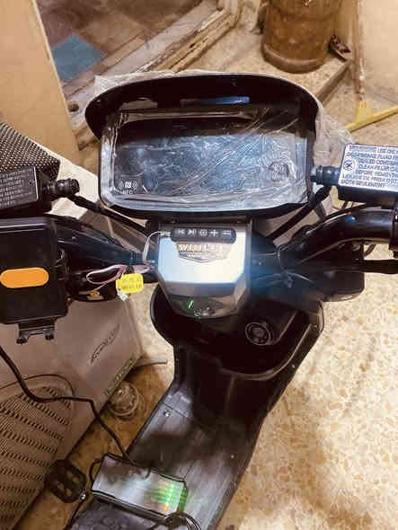 دراجه R9موديل 2026 صارلهه 2 ايام  بطاريات كبار ولي دراجه وكاله يجي وياهه وصل سرع 4 بيها ام بي ثري هورن عالي ناصي دهن بريك امامي خلفي دبلات ليوره وليكدام تستحمل وزن 150 و 35 انبير الف وخمسميه فولتي دراجه مضمونه من الشخط يجي وياهه اناره اضافيه شاحنه اصليه ولي  سعره 500 الجديده ب 600رقم ***********
