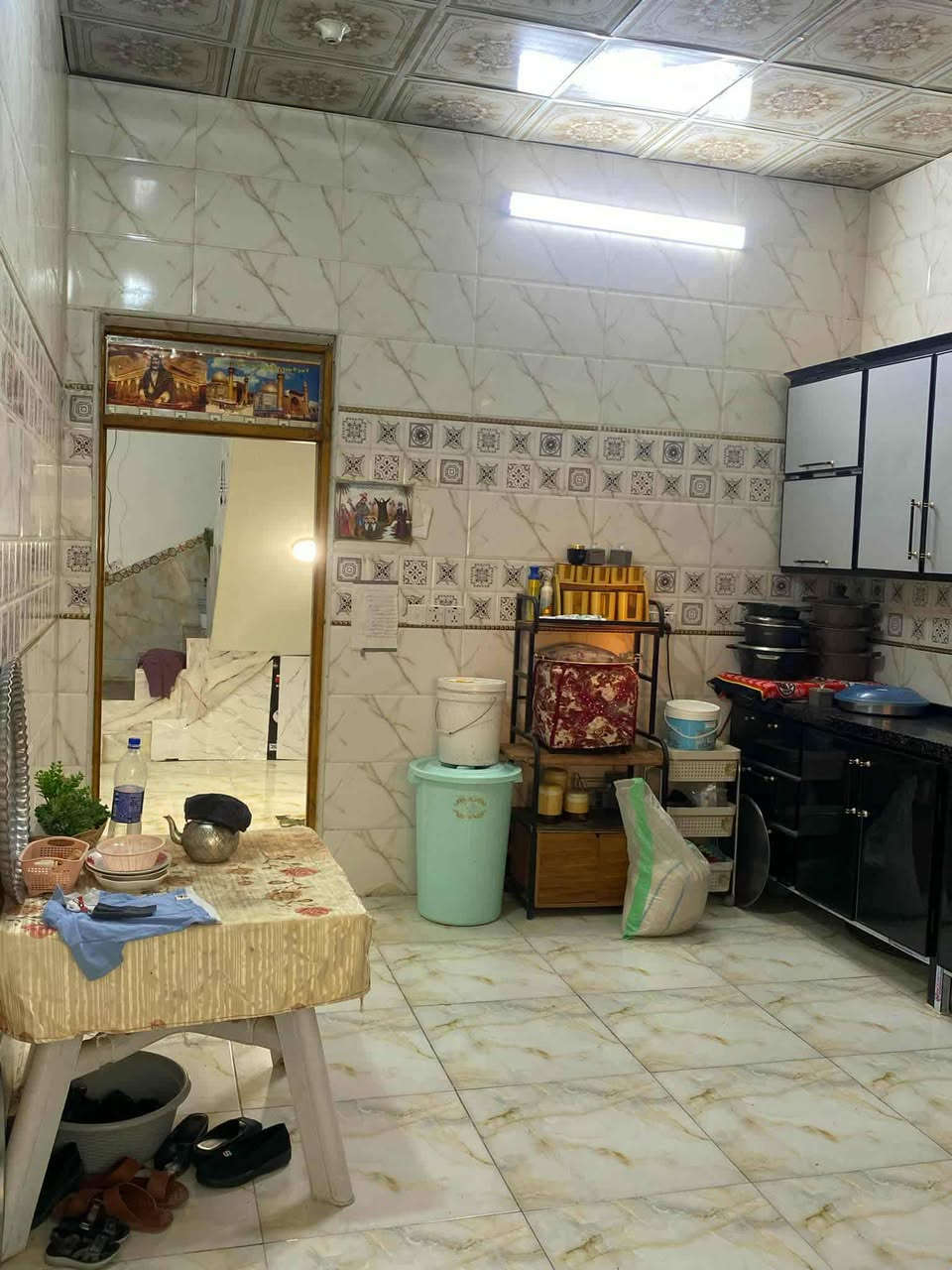 يالله دار طابو زراعي سند 25 مساحه 200م بنزله ال زغير حي العسكري الغربي جميع خدمات  يحتوي على غرفتين وصاله وستقبال ومطبخ وصحيات داخليه وخارجيه ***********
