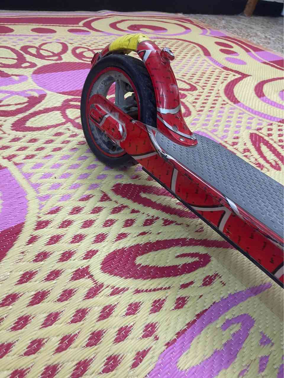 سكوتر للبيع مستعمل نضيف ؏ شحن وشاحنته اوياه 
لشراي تواصل ؏ الرقم ***********
مستعجل علي البصرة, العراق
