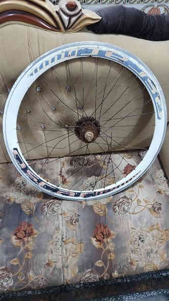 السلام عليكم شباب غراض بايسكل + لشه متروكه 
 وياله زوج متروكات. واحد ينرادله سيامه معوجات والثاني مابيهن شي المنيوم 
 + ستاند + جوب + سيبايه + مكينه شيمانو اصليه ابيعهن شلع قيموهن واخذو الي يفيدنه مكاني بغداد حي اور   ***********
