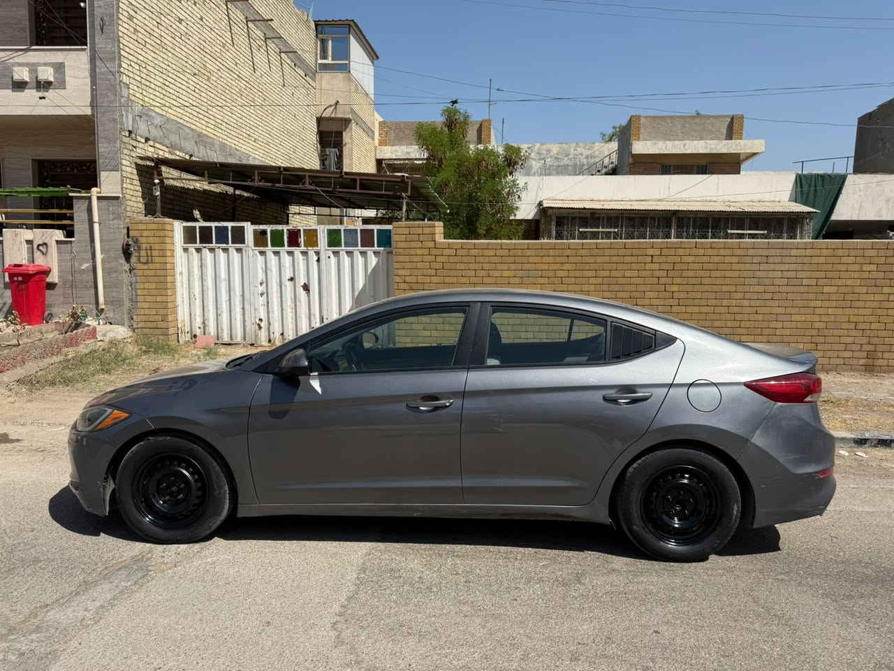 النترا 2018 وارد امريكي ضررها دعاميه خلفية وضرر
 بسيط كلش بلجنطه 
بيها بنيد مرشوش فقط 
ماشية 83mi
+ صار بيها حادث بالعراق الباب عكس السايق والهلال الخلفي ماشر بالصورة رجعن بارد 
سليمانية 
مواصفات عادية 
رايدها ١٢٣ 
***********
