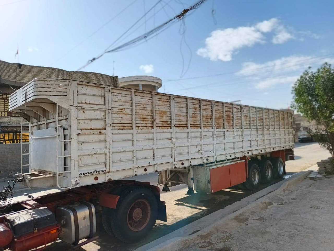 السلام عليكم عربانه حداديه للبيع السعر(140ورقه)للاستفسارالاتصال على هاذالرقم(***********) ملاحضه آني امكلف بلنشر)
