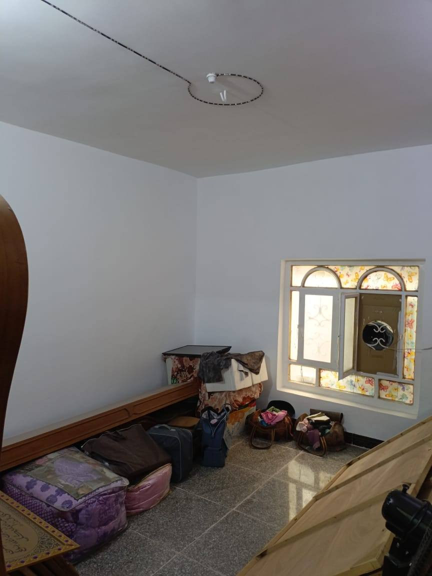 اللهـــــــم صـلِّ علـــــــى محــــمد وآل محــــــــمد
دار للبــــــــــــــــيع المســـــــــاحه 200م 

مــــلاحــظــه وذا اكـــو مــــراوس هـــم نـــــروس

طــــــــابــــــــــو صــــــرفــــــــــــــ

                                                          حديــــــث
                    اســــتـــلام مبـــــــاشـــــر
                      
  طــــــــابــــق واحـــــــد 
                                                     2غــــــــــرف نـــــوم 

                       الطابـــــــق الاول

  غرفه نوم 2 وكلـــــــدور وستقــــــبال ومطبــــــــخ  

ومجمــــــــع صحيـــــــــات داخــــل وخــــارج  

🌎#عنـــــوان حلــــــــه شارع 80مقابيل مدينه ألعاب أرض بابل حي المصطفى الشارع 10متر  جدن قريب عل شارع العام 

 اتصــــــــال *********** عل رقــــــم    او وتــســـــــاب
ســـــعر البيـــــع ///175/// بي مجال بسيط

مــراجـــعت مــكتــــب الـــــــــجشعمي للـــعقـــار مــــوقـــع مكــــتـــب شــــارع 80 مال كـــربلاء خلـــف محـــطـــه بــنــزيــن خانه اضـــواء الـــــحله 

                              ملاحــــــــــــــضه                            

عنــــدك عقــار اتريـــــــد اتبيعـــــــعه او اتأجـــــــــره طــــــــابو صـــــــــرف او طابــــــو زراعـــــــــي مراســــــــلت الصفحـــــــه او اتصــــــــال  ***********
