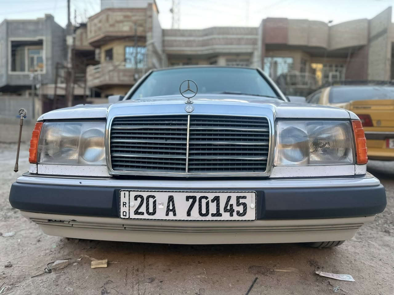 بسم لله....
السلام عليكم ....مارسيدس بنز e-class e300 1992
ولا قطعة صبغ جميع قطع السيارة بلادية ما مبدل بيها ولا قطعة كفالة عامة من الدعامية للدعامية اوروبية ماشية 364,000
السيارة فول مواصفات 
فتحة سقف 
بردات خلفية كهربائية 
كشنات كهربائية 
لايتات ليد عالي ناصي 
سنتر لوك
"
گير عنكبوت كفالة 
محرك 6v 3000cc كفالة عامة 
بيها فقي التبريد واكف ونصلحه الك قبل لا تاخذها ان شاء الله وكف بلا سبب فجأة صار هواه حار 

السعر 7,500$وبيها مجال 
للتواصل على الرقم التالي ***********
واتس اب موجود
