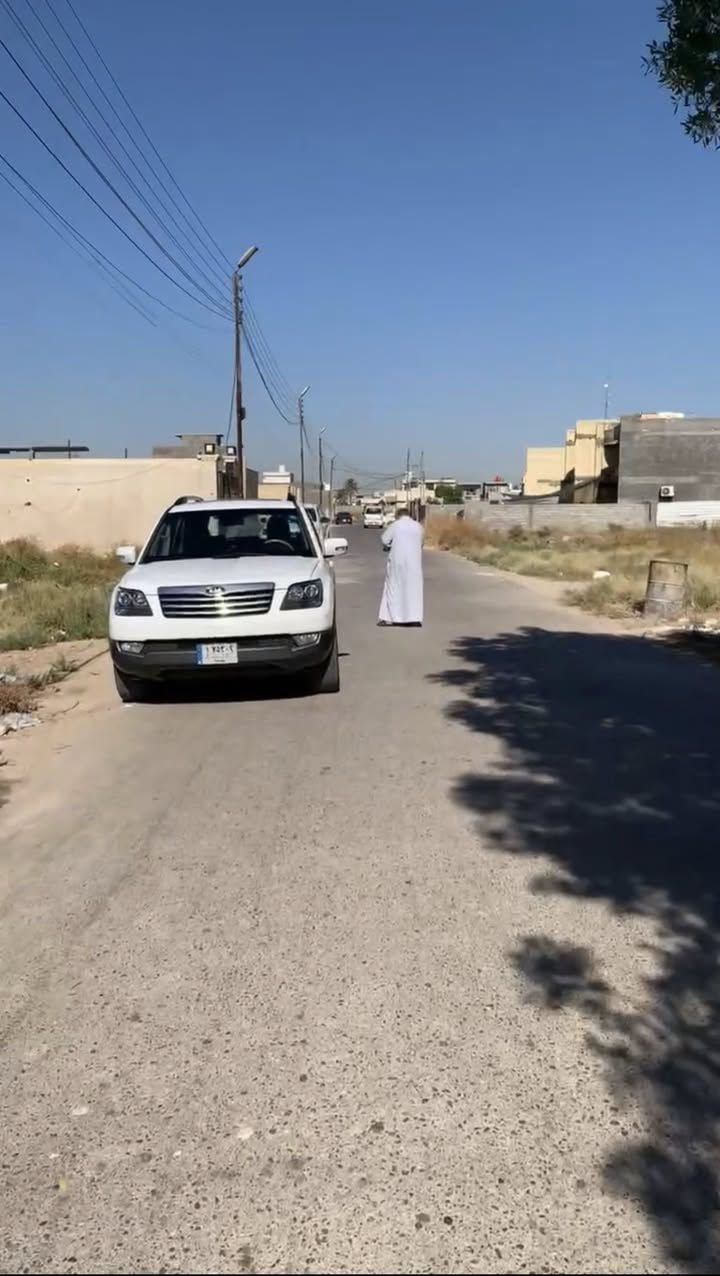 السلام عليكم قطعة ارض زراعية للبيع في الدورة منتجع امواج البحر مجمع بيت سرهيد مساحة 570 متر واجهة 11.35 وتمتد في النهاية 12.3 والنزال 48.3 كاملة الخدمات تبليط كهرباء ماء 
تنازل اقرار محكمة ومكاتبة من اصحاب الارض الاصليين 
سعر القطعة 95 مليون وبيها مجال للشراي للاستفسار *********** علماً يتم الدخول اليها عن طريق شارعين الاول شارع هورجب الرئيسي والثاني من السريع الحولي الجديد بعد اقل 5 دقائق
