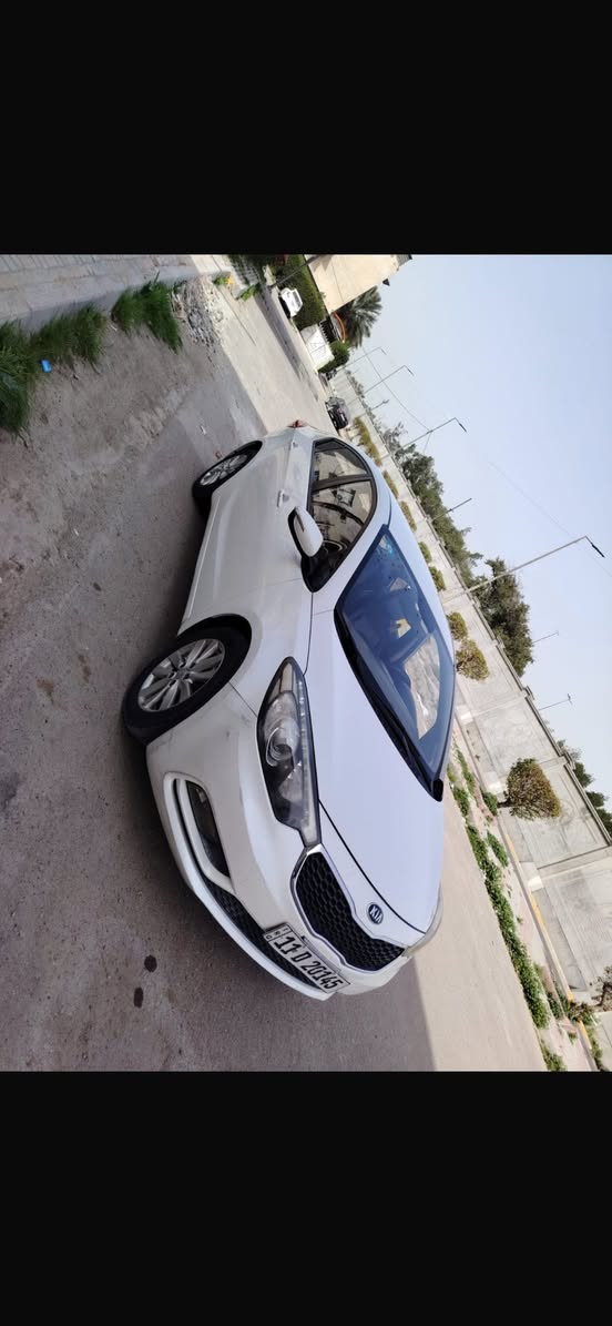 سلام عليكم للبيع كيا سيراتو ( شركة الدولية ) موديل 2016 السياره جديده مكفولة من كلشي ماشيه 130 الف برغي ممفتوح بيها تحويل ثاني يوم بغداد  مكاني زيونة *********** السعر 140 وبيها مجال لشراي
