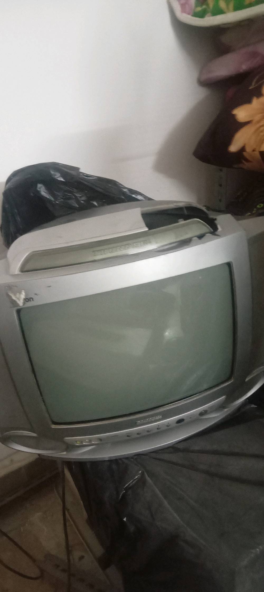 السلام عليكم ابيع غراض شلعة وحدة
كشر مبردة حجم 2500 اريدة ب20 الف
مبردة حجم 2000 شغاله كل نقص مابيها اريدها 60 الف
طابعه شغالة نوع كانون كاترج خارجي جاف بسعر 25000 استخدام شهر فقط
تلفزيون شغال بي كسر بالكفر بسعر 
10000
للاستفسار ***********
مكاني بغداد الغزالية