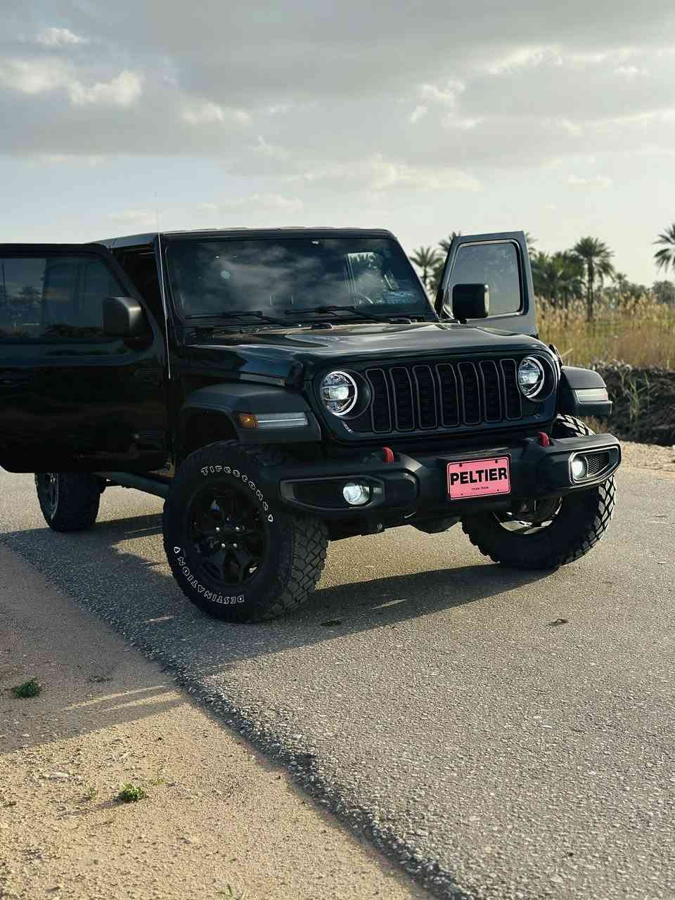 جيب رانكلر هايبرد 2023  والصور الحادث مرفقه
متعجبك اترك كلمه طيبه وكلشي بسعره 
***********
