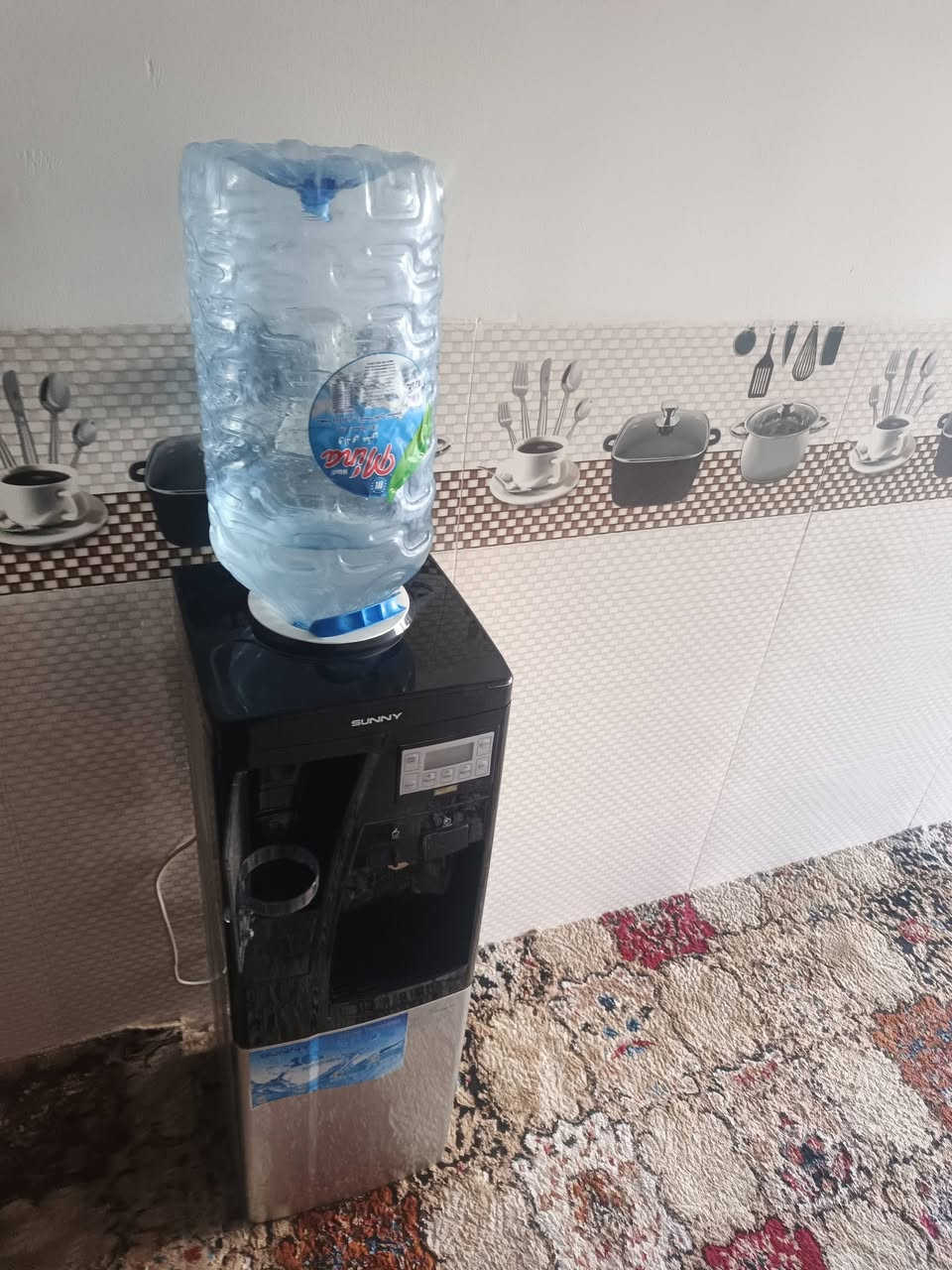 سلام عليكم براد شغال شرط حار بارد ثلاجه كل عيب مابيه بلادي وضع الشركه السعر 60  وبيه مجال مكاني كركوك حي عسكري شراي اتصل ***********
