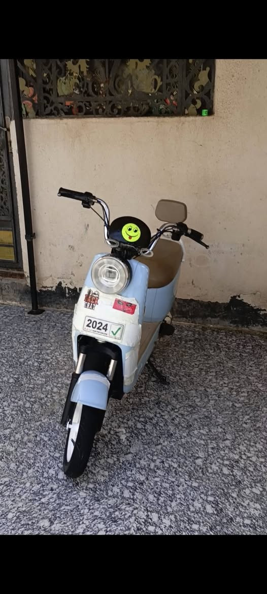 السلام عليكم دراجه للبيع دراجه كفاله 4 بطاريات وبطارياته جديدات ما بدلات سرعته 60 حقيقي داخل بيجي درجه جديده تجي وشوفه موديل 2025 مكاني بصره كرمه علي سعر 375 وبيه مجال اللطيبين الرقم (***********) 🌹🌹
