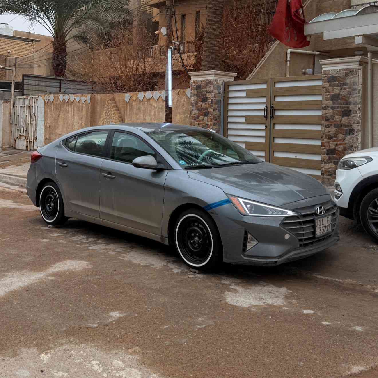 السلام عليكم 
النترا 2019 وارد امريكي للبيع 
السيارة كلين من الخارج بس بالعراق
 صار بيها حادث جاملغ خلفي و قبق صندق بارد جاملغ امامي 

ماشية 103 ميل
كير AT بلادي - محرك 2000 دوش 
( شاشة كبيرة - كامرة دوارة - تحكمات ستيرن - 
مانع انزلاق -مثبت سرعة - قيادة ذاتية  ) 

(دوشمة عامة + منظومة زنون عدسات )

رقم بغداد انكليزي  ب اسمي 

السعر ( 135 وبيها مجال بسيط )السونار مرفق مع المنشور 

 *********** 
بغداد الدورة
