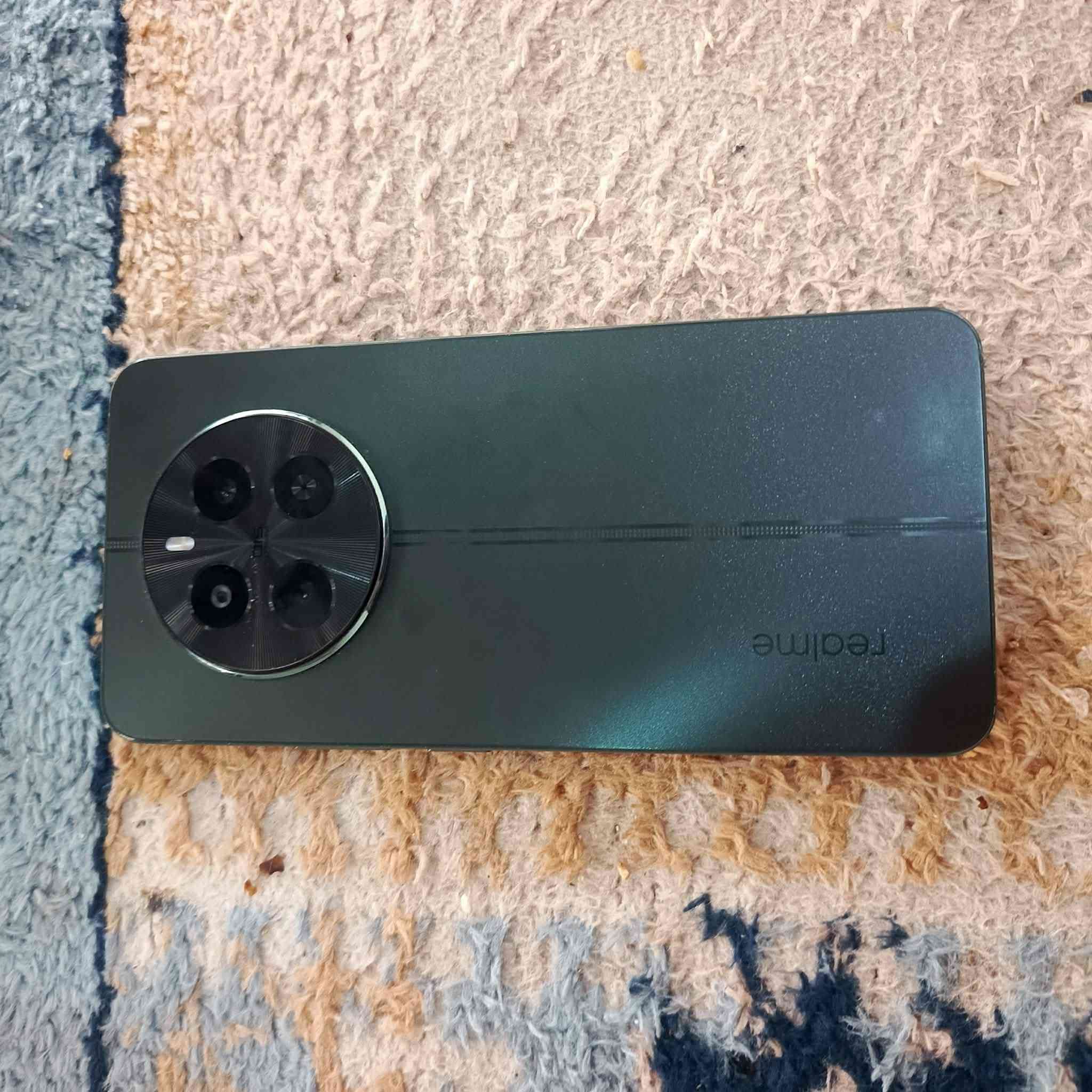 سلام عليكم
جهاز ريلمي 12 وضع الشركة مكفول نظافه 100% ذاكرة 256
مع ملحقاته للبيع السعر 250  
قضاء الاحرار 
للتواصل ***********
