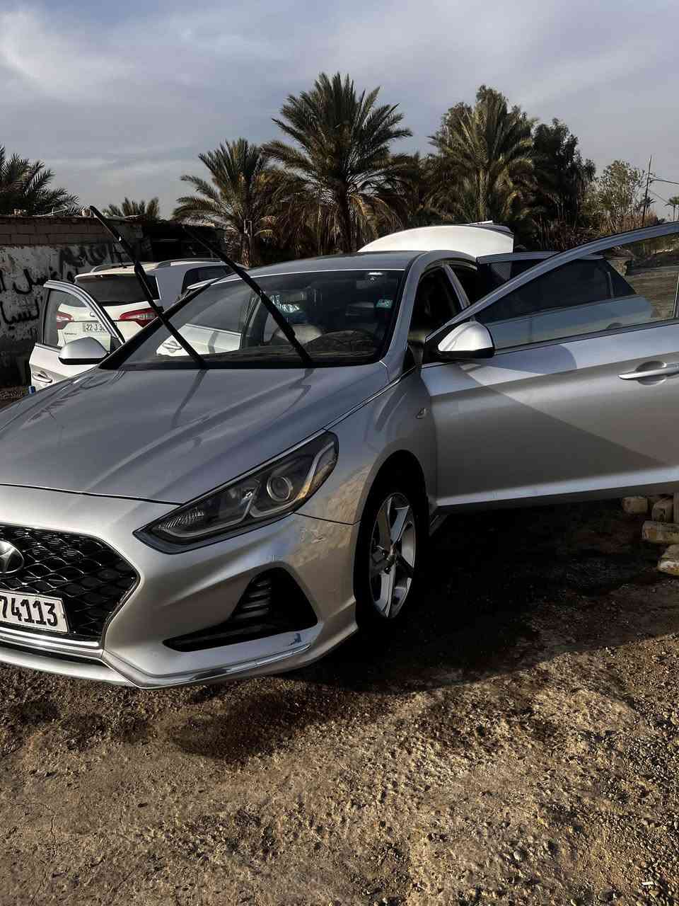 سلام عليكم سوناتا وارد كوري 2021 بيع اومراوس
مكفوله من صبغ وتبديل 
مكان سياره ديوانيه 
***********
***********
